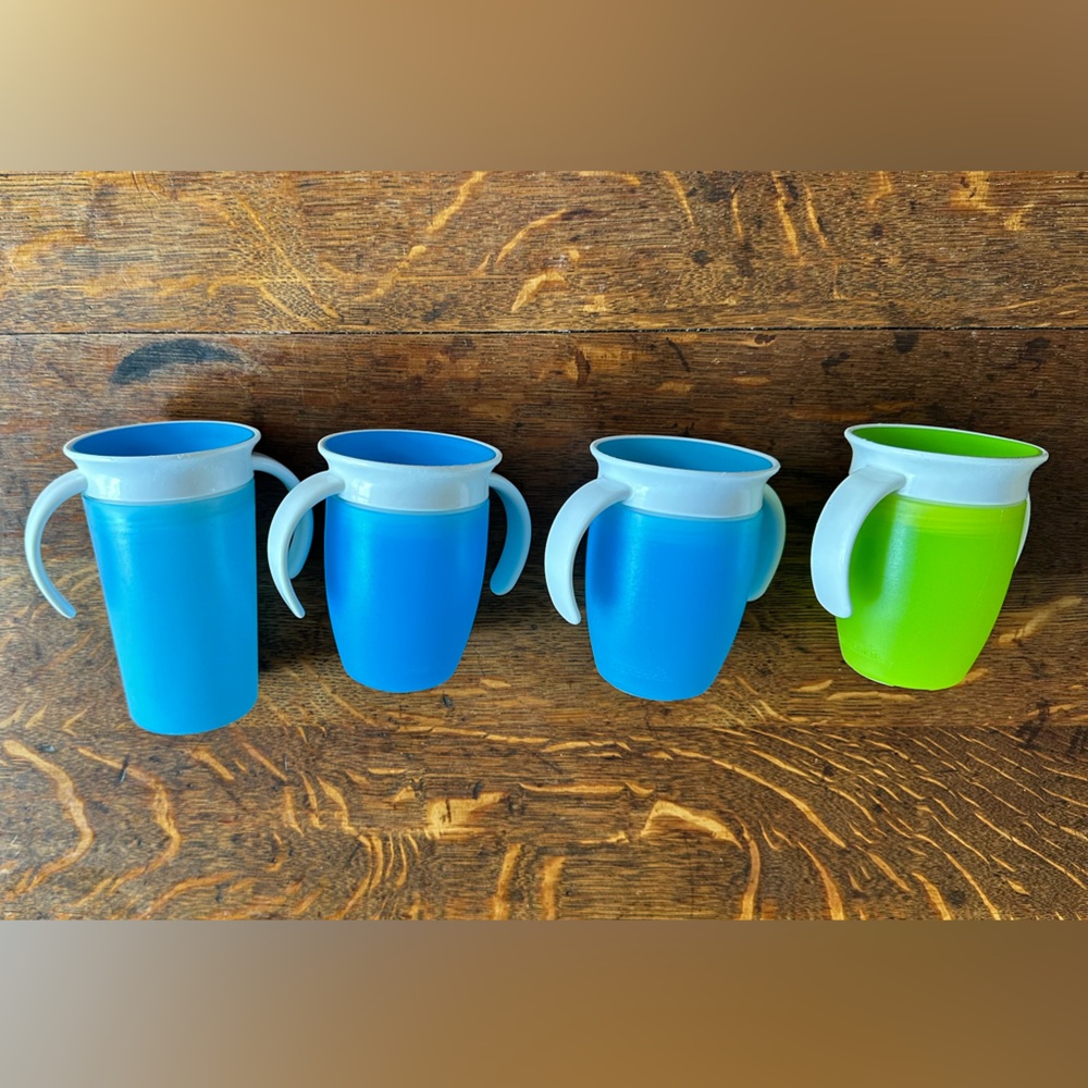 Munchkin Sippy Cups bundle of 4 three 7oz and one 9oz blue and green UGC